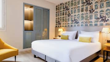 The One with King Bed | Een minibar, een kluis op de kamer, een bureau, verduisterende gordijnen