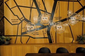 Bar (trong khuôn viên)