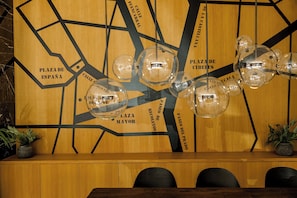 Bar (trong khuôn viên)