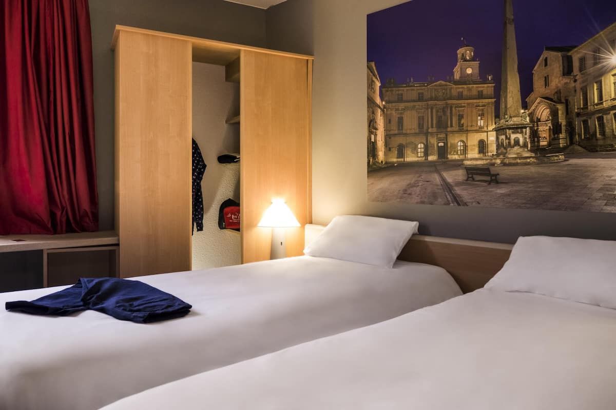 Chambre Standard, 2 lits une place