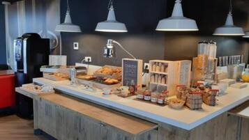 Se sirven cenas y cocina francesa