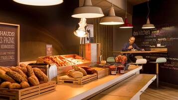Desayuno buffet diario (EUR 11.90 por persona)