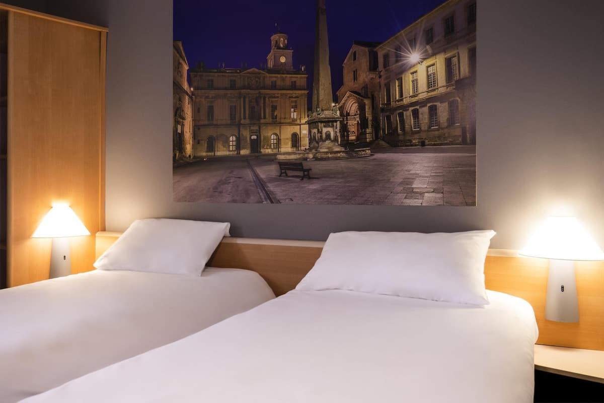 In-room safe, desk, soundproofing, iron/ironing board