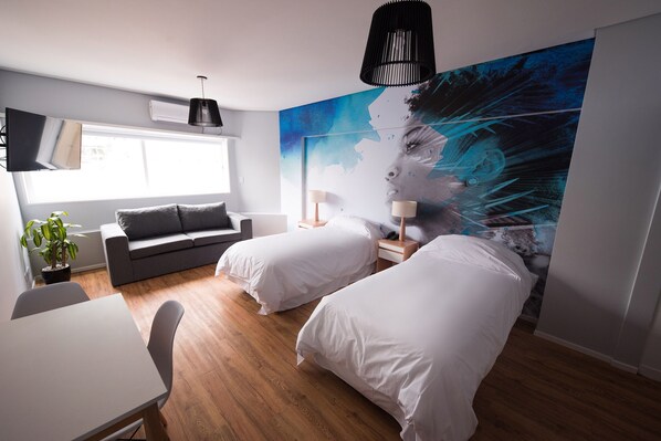 Deluxe Studio, Kitchen | 1 bedroom, in-room safe, laptop workspace, blackout drapes
