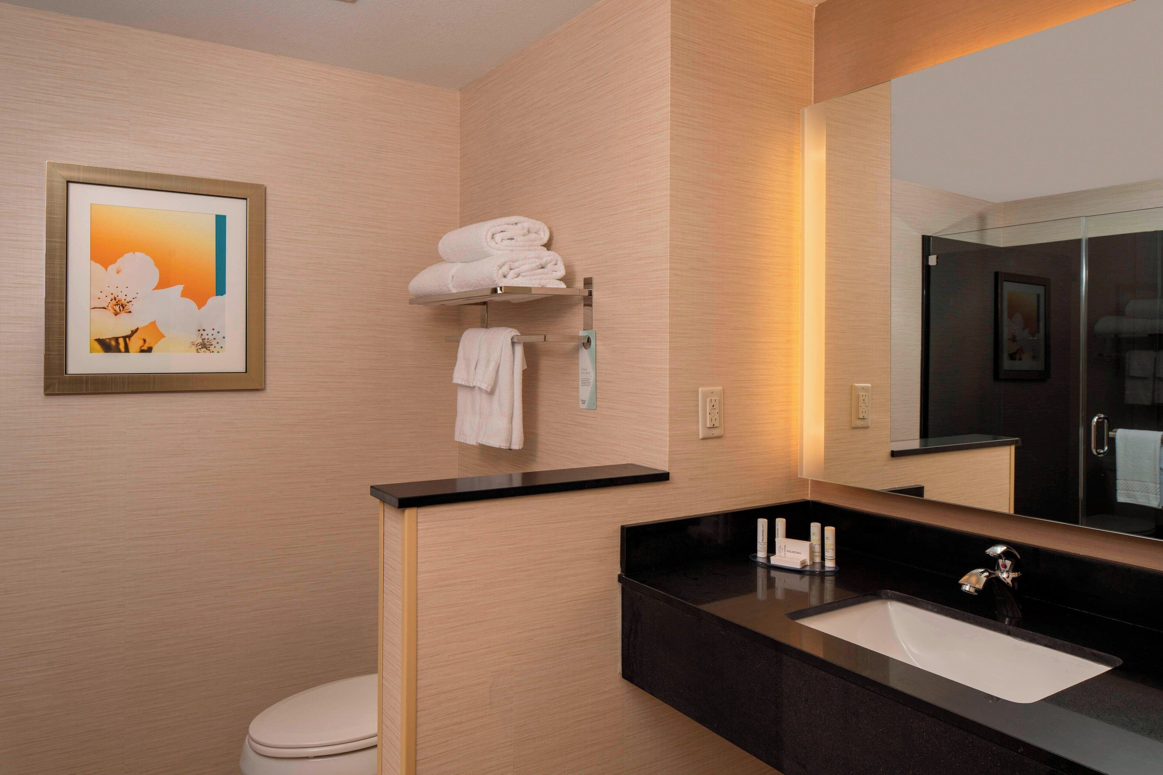 room, 1 king bed, non smoking | bathroom | eco-friendly toiletries, hair dryer, towels, soap