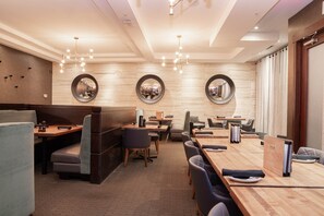 Bar (on property) - Sandman Hotel Edmonton West (Edmonton)