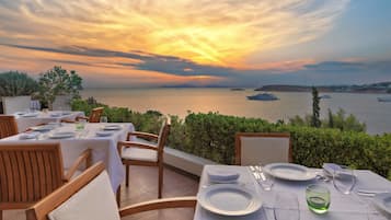 3 restaurants, breakfast, lunch, dinner served; Mediterranean cuisine
