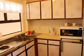 Chambre Deluxe, cuisine | Literie de qualité, bureau, fer et planche à repasser