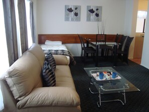 Premium bedding, desk, iron/ironing board, free WiFi