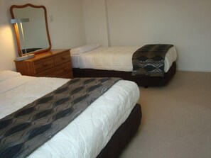 Habitación Deluxe, cocina | Ropa de cama de alta calidad, escritorio, tabla de planchar con plancha