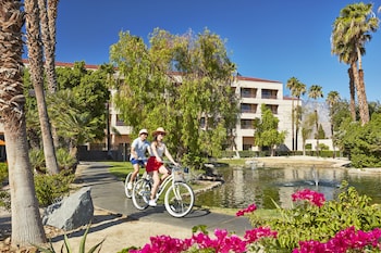 Hotel Exterior at DoubleTree by Hilton Hotel Golf Resort Palm Springs