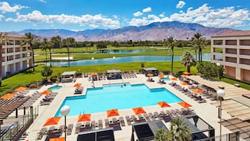 屋外プール、営業時間 10:00 ~ 22:00、カバナ (有料)、プール パラソル