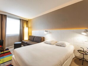 Habitación familiar, 1 cama matrimonial y sofá cama | Ropa de cama de alta calidad y escritorio 