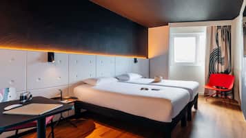Standard Room, 2 Twin Beds | Premium bedding, desk, laptop workspace, blackout drapes