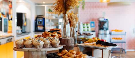 Free daily continental breakfast