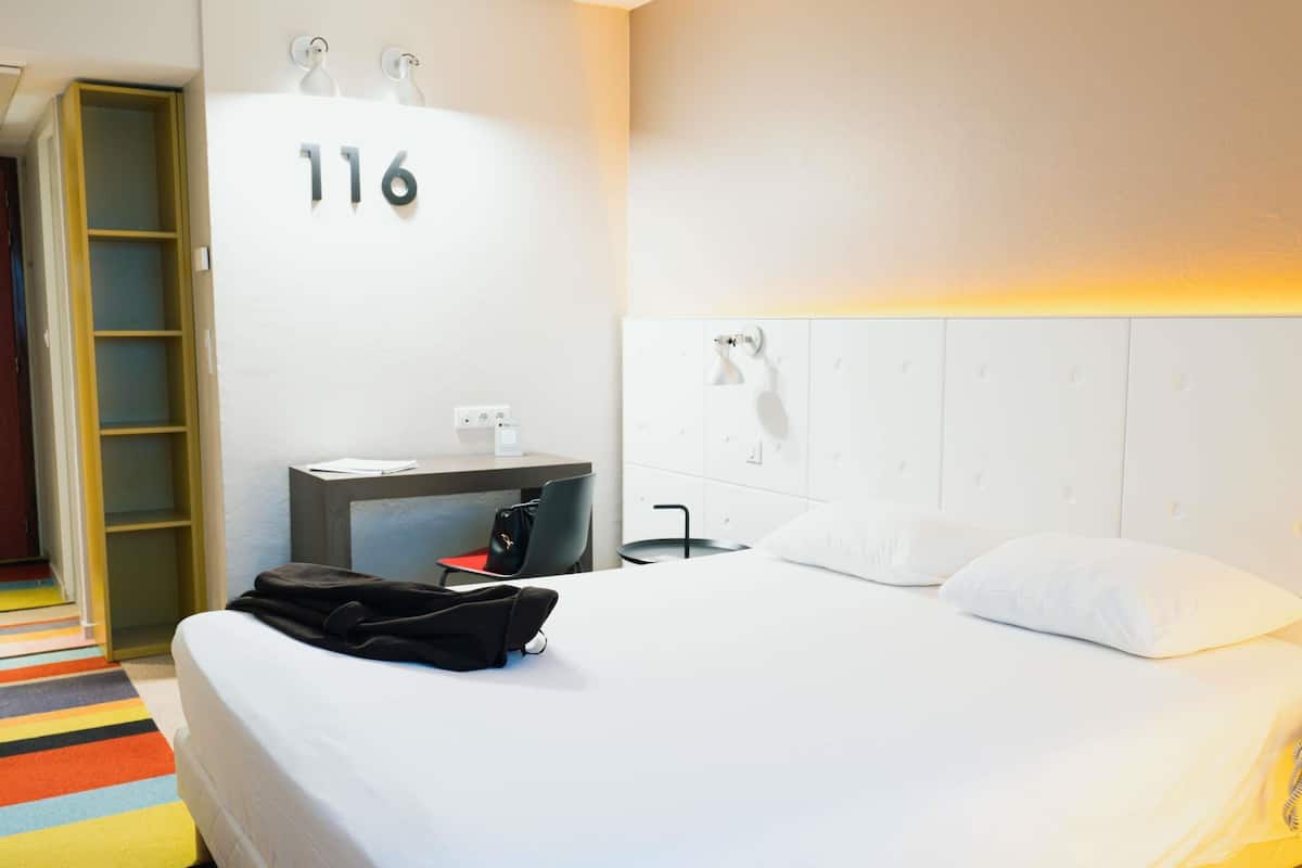 Standard Room, 1 Double Bed | Premium bedding, desk, laptop workspace, blackout drapes