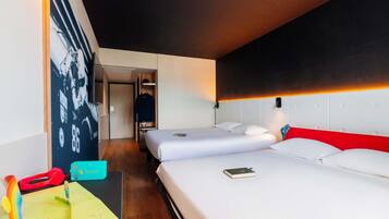 Habitación familiar, 1 cama matrimonial y sofá cama | Ropa de cama de alta calidad y escritorio