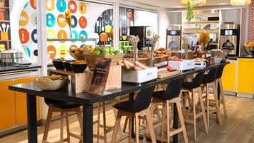 Free daily continental breakfast