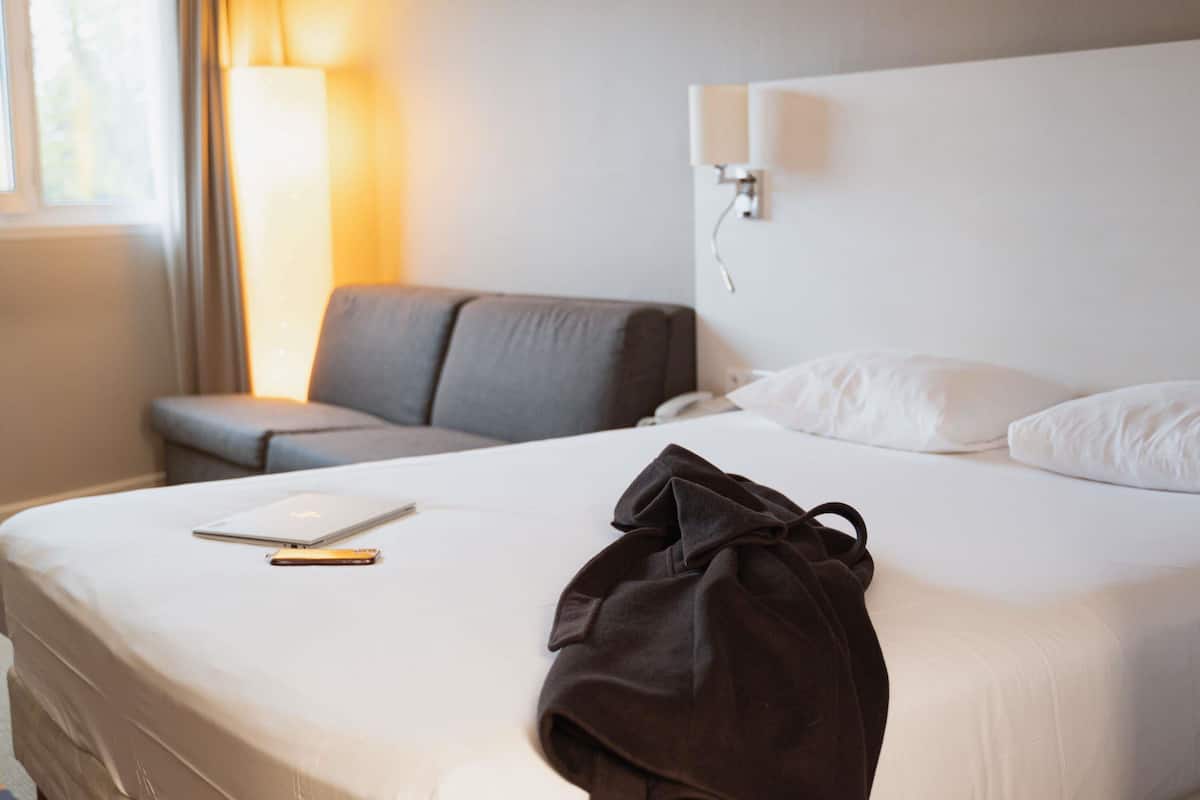 Chambre Familiale, 1 lit double et 1 canapé-lit | Literie de qualité supérieure, bureau