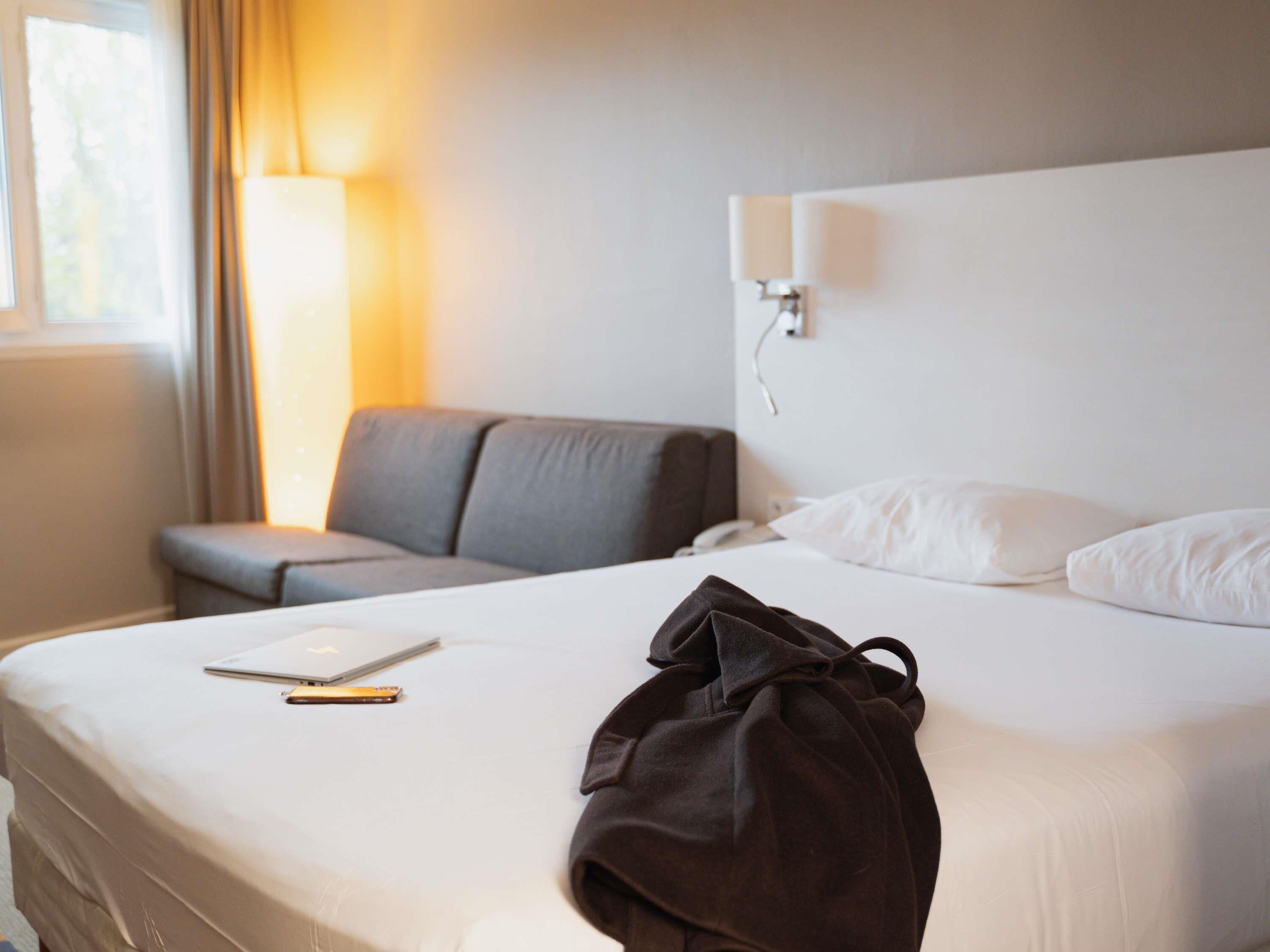 Habitación familiar, 1 cama matrimonial y sofá cama | Ropa de cama de alta calidad y escritorio 