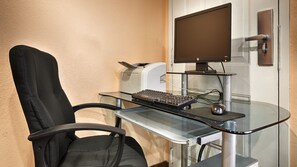 Business centre - Baymont by Wyndham Goodlettsville/Nashville (Goodlettsville)