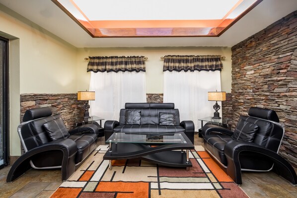 Lobby sitting area - Baymont by Wyndham Goodlettsville/Nashville (Goodlettsville)