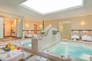 Indoor spa tub