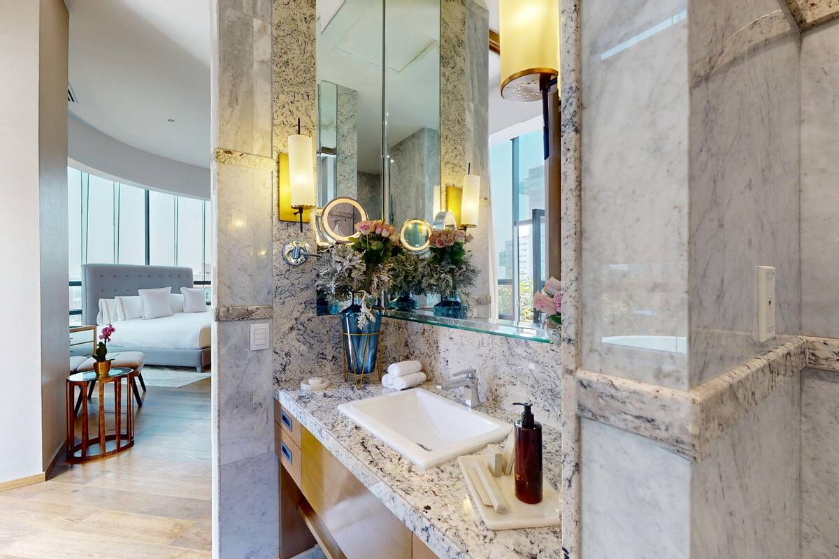 1 bedroom, minibar, in-room safe, desk