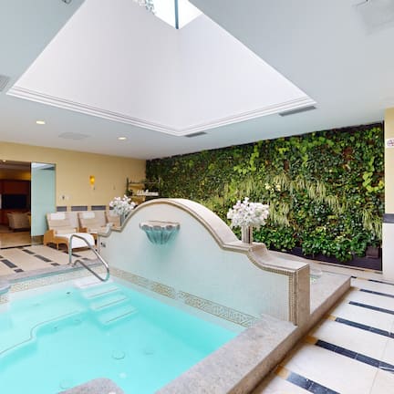 Couples treatment rooms, sauna, hot tub, body treatments, hydrotherapy