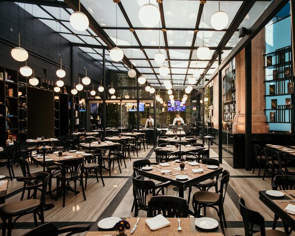 3 restaurants servant le petit déjeuner, spécialités Cuisine mexicaine