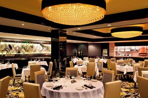2 restaurants, breakfast, lunch, dinner served; American cuisine