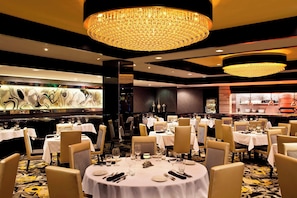 2 restaurants, breakfast, lunch, dinner served; American cuisine