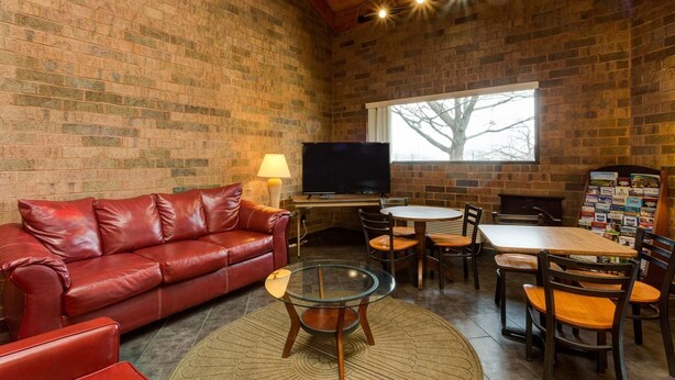Restaurant - Skylight Inn Cleveland Willoughby (Willoughby)