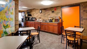 Restaurant - Skylight Inn Cleveland Willoughby (Willoughby)