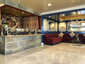 Γραφείο για check-in/check-out