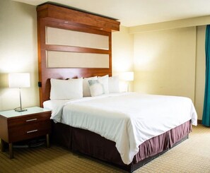 Literie hypoallergénique, rideaux occultants, chambres insonorisées