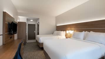 Brankas, meja kerja, tirai kedap cahaya, dan setrika/meja setrika