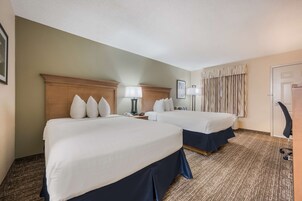 Escritorio y espacio para trabajar con laptop 