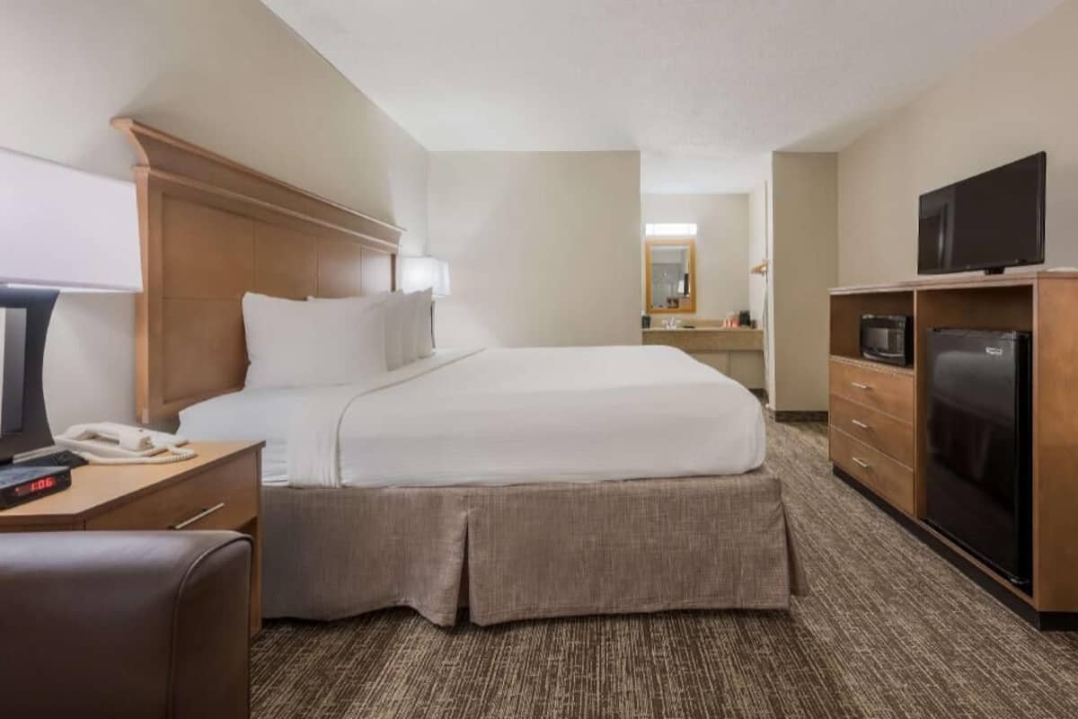 Schreibtisch, laptopgeeigneter Arbeitsplatz, Bügeleisen/Bügelbrett