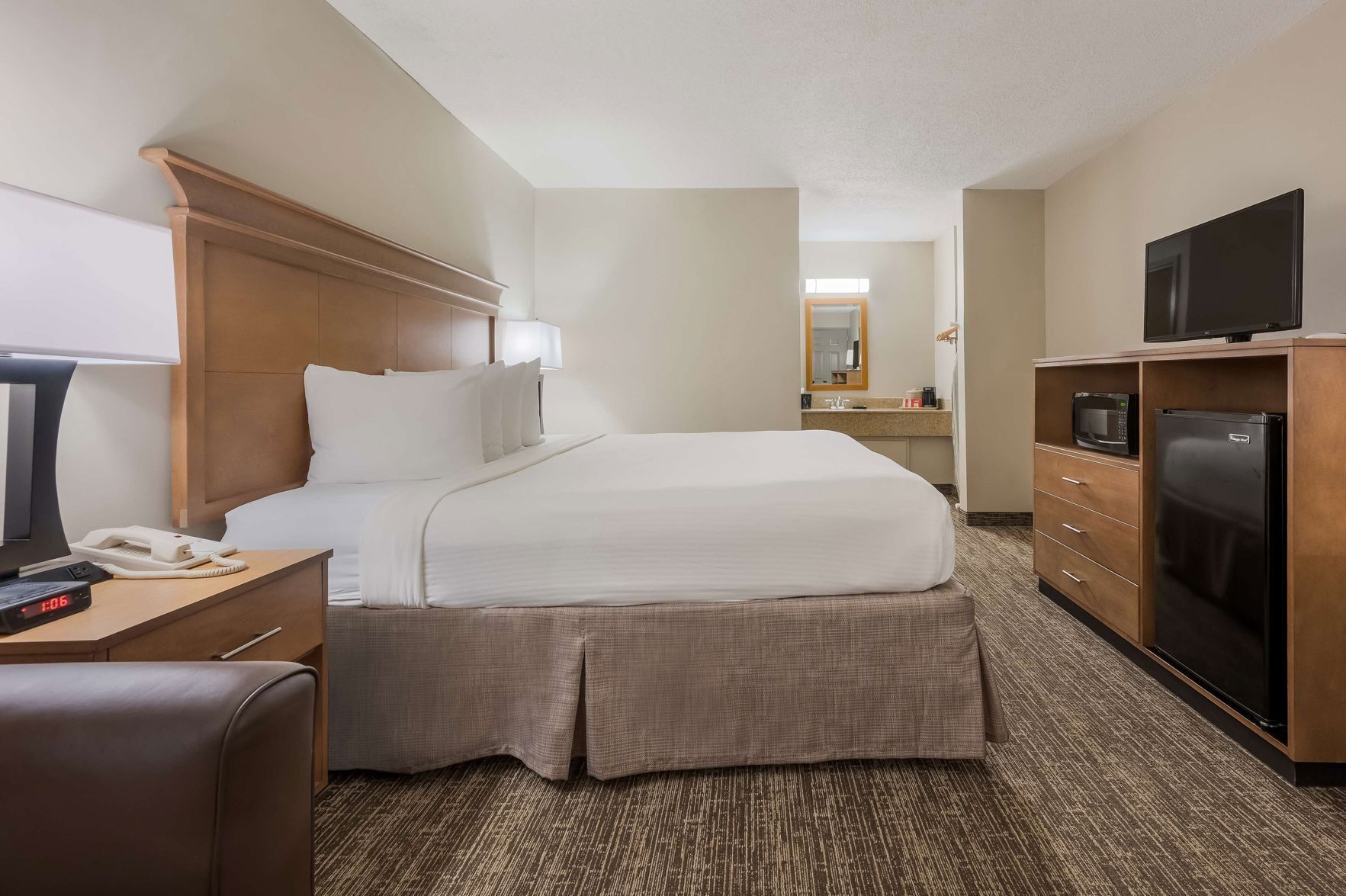 Schreibtisch, laptopgeeigneter Arbeitsplatz, Bügeleisen/Bügelbrett