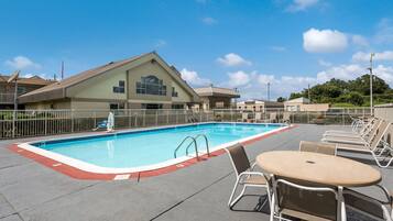Outdoor pool, pool loungers