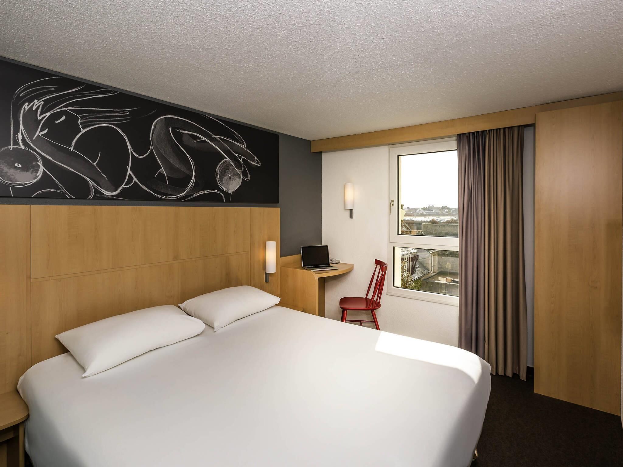 Standard Room, 1 Double Bed | Desk, blackout curtains, iron/ironing board, free cots/infant beds