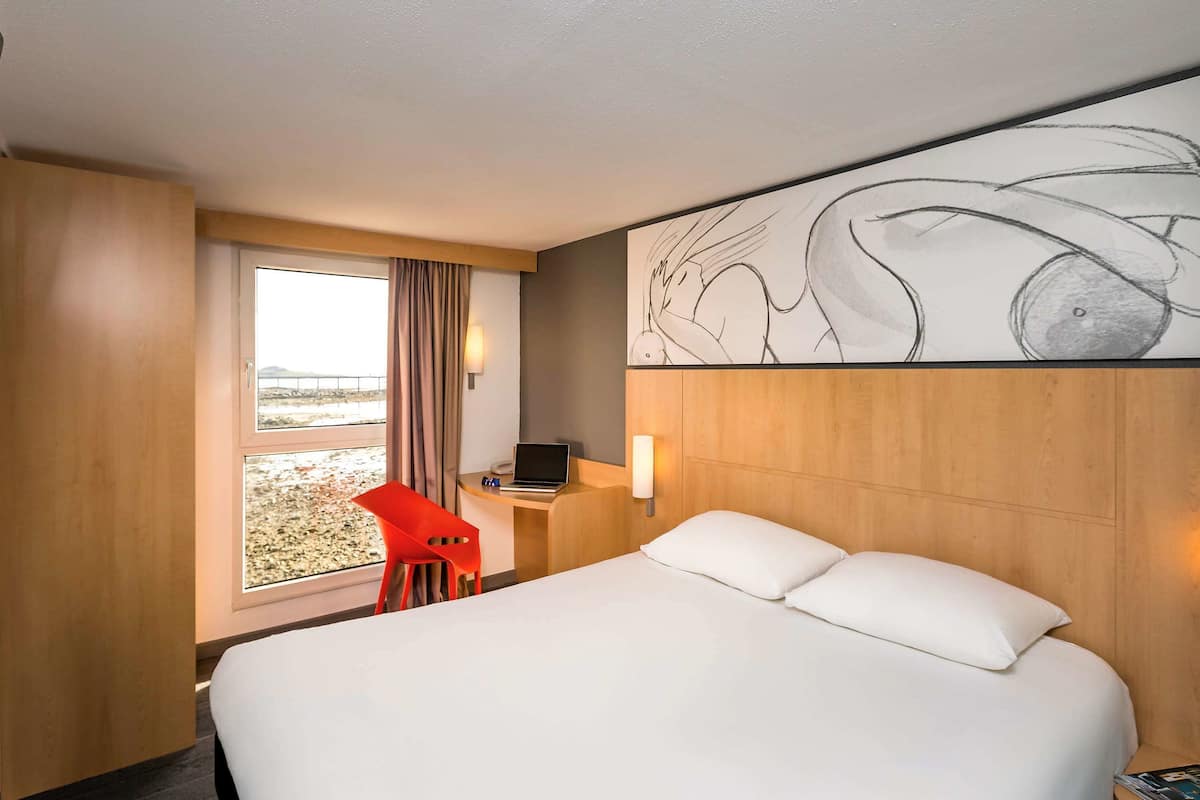 Chambre Standard, 1 lit double, vue sur la mer | Bureau, rideaux d’obscurcissement, fer et planche à repasser