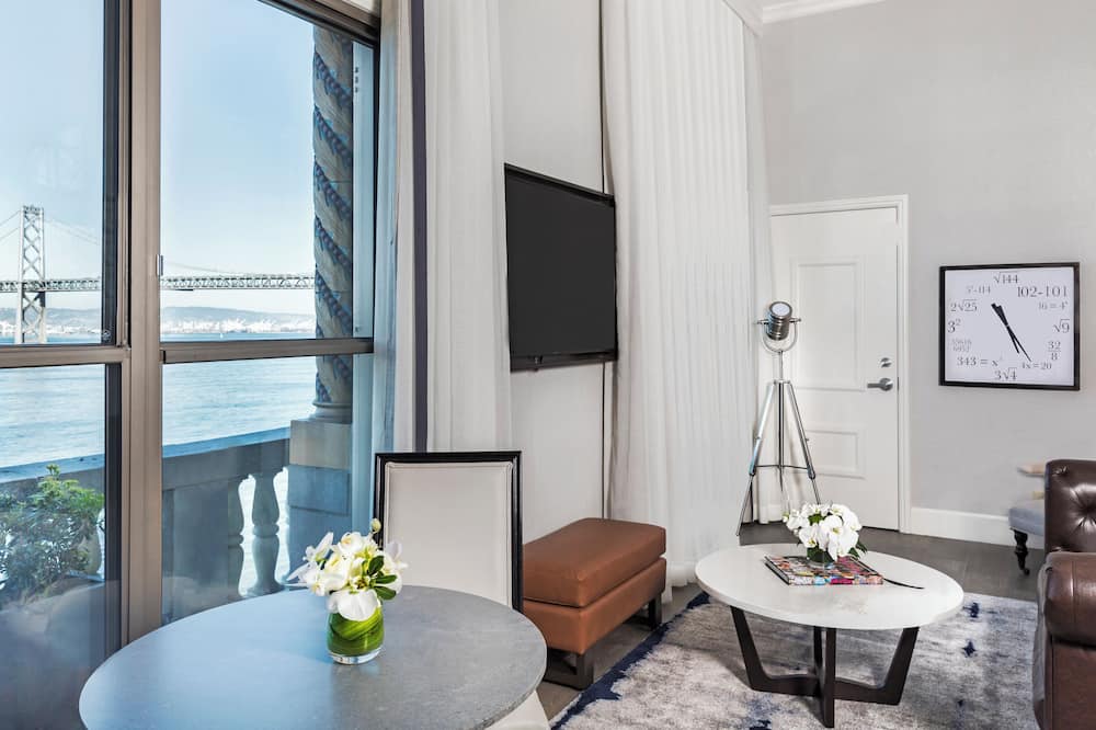 Harbor Court Hotel
