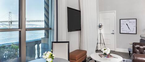 Suíte (Skyline Waterfront Penthouse) | Vista do quarto