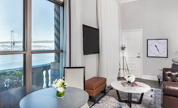 Suite (Skyline Waterfront Penthouse) | View from room at Harbor Court Hotel