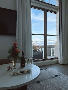 Skyline Waterfront Penthouse Suite | In-room dining at Harbor Court Hotel
