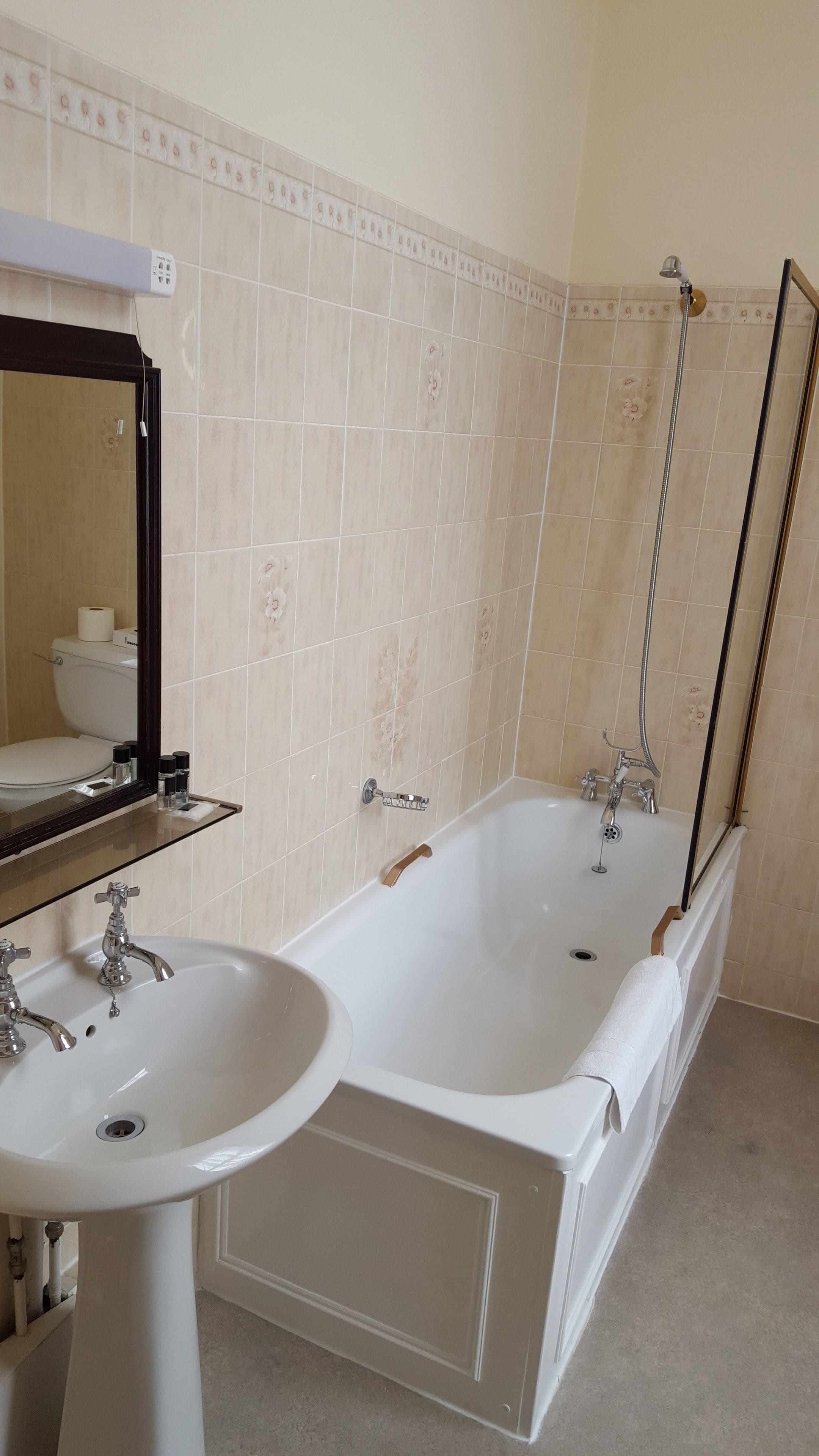 Photo - Royal Victoria Hotel