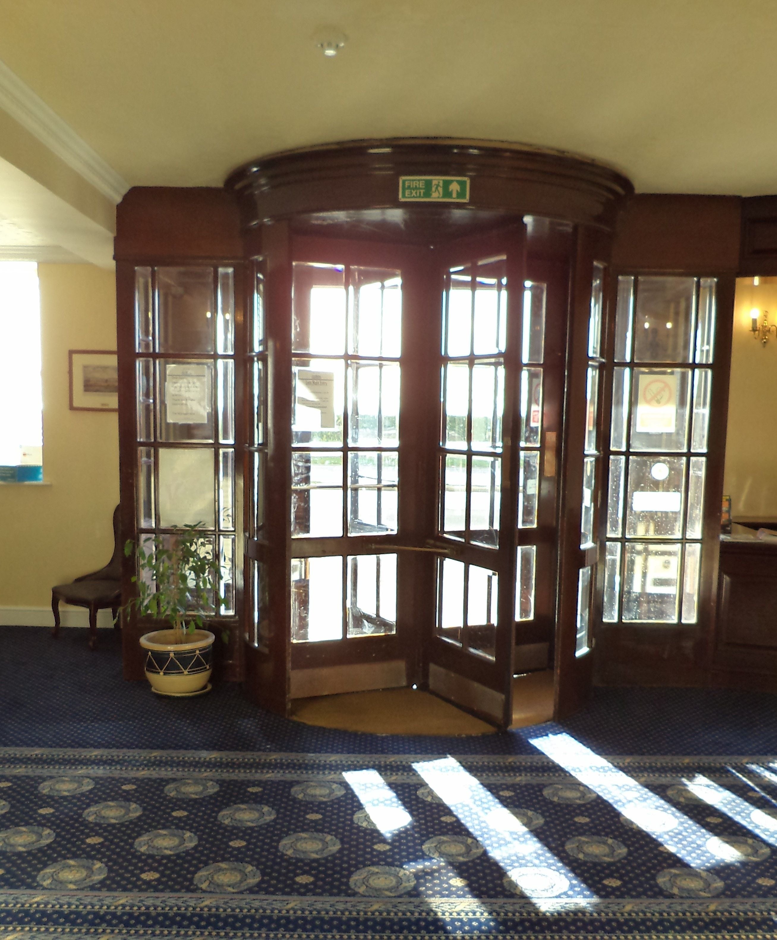 Photo - Royal Victoria Hotel