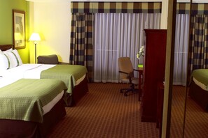 Hypo-allergenic bedding, desk, iron/ironing board, free cots/infant beds - Garden Plaza Hotel (Saddle Brook)